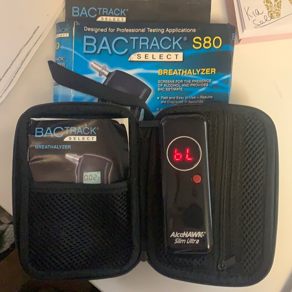 Breathalyzer screens fir Alcohol and provides bac estimate. Works fine- open box